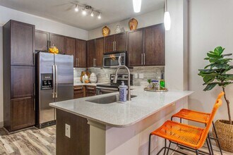 Building Photo - Modern Style, Prime Location