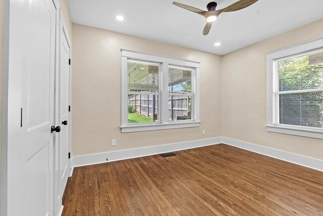 Building Photo - 2245 Monroe Ave