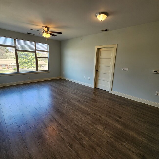 Building Photo - 2 Bedroom North Raleigh for rent