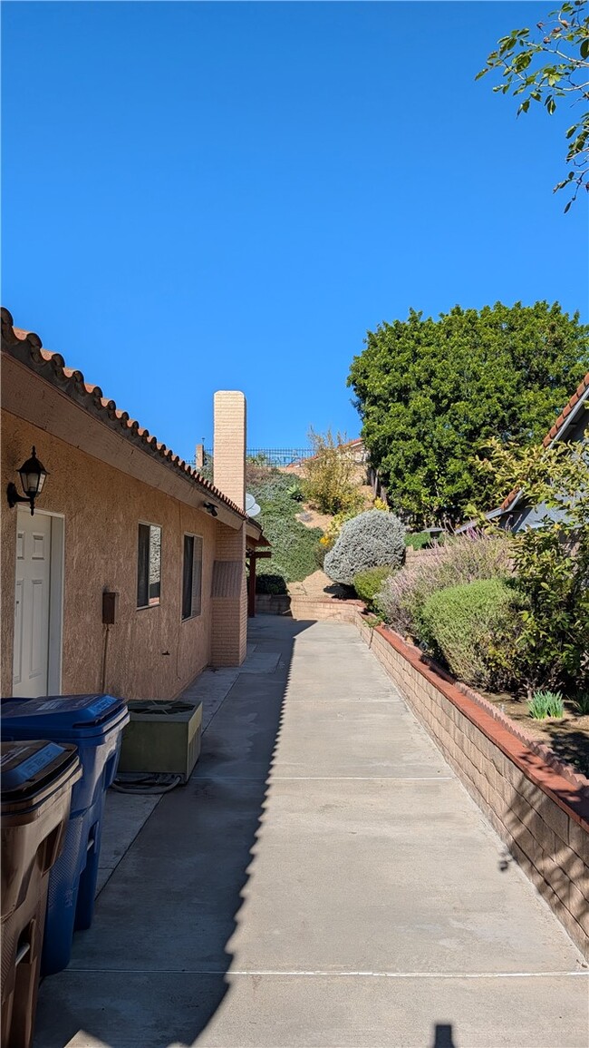 Building Photo - 19143 E Aurora Dr