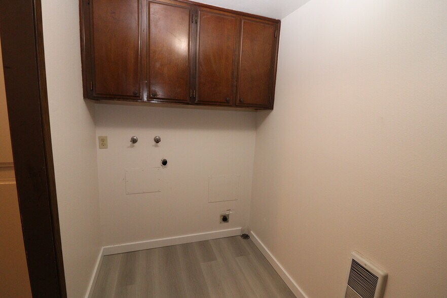 Building Photo - 4840 Pennsylvania Ave SE