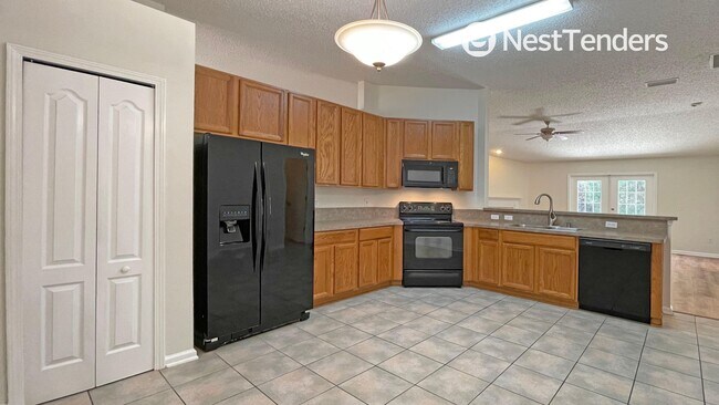 Building Photo - Exceptional Location in Fernandina's Flora...