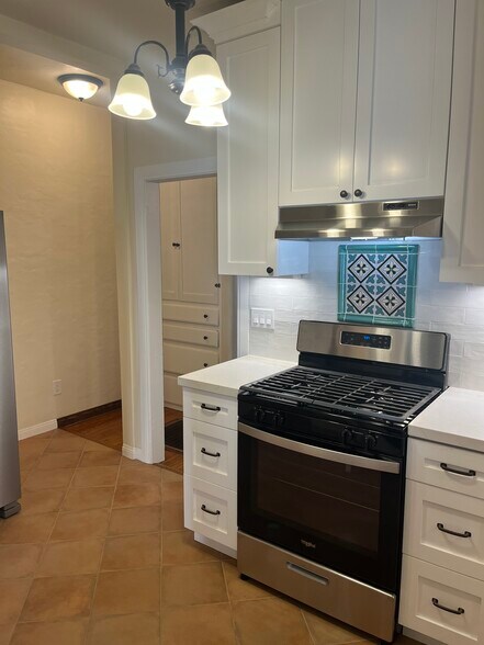 Building Photo - 1040 Prospect Ave