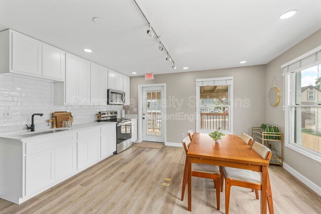 Building Photo - 620 S Benton Ave