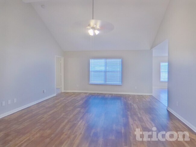 Building Photo - 102 Saddlebag Ct