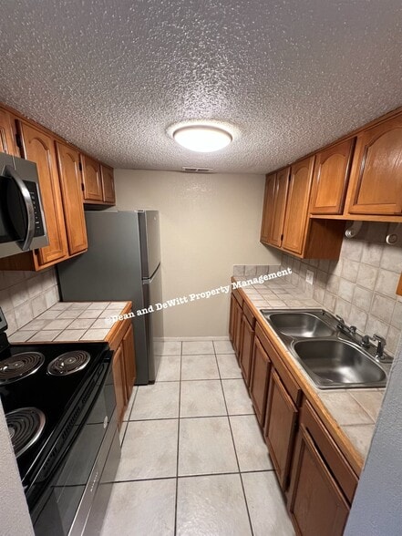 Building Photo - 1 Bed/1 Bath - Unit 228