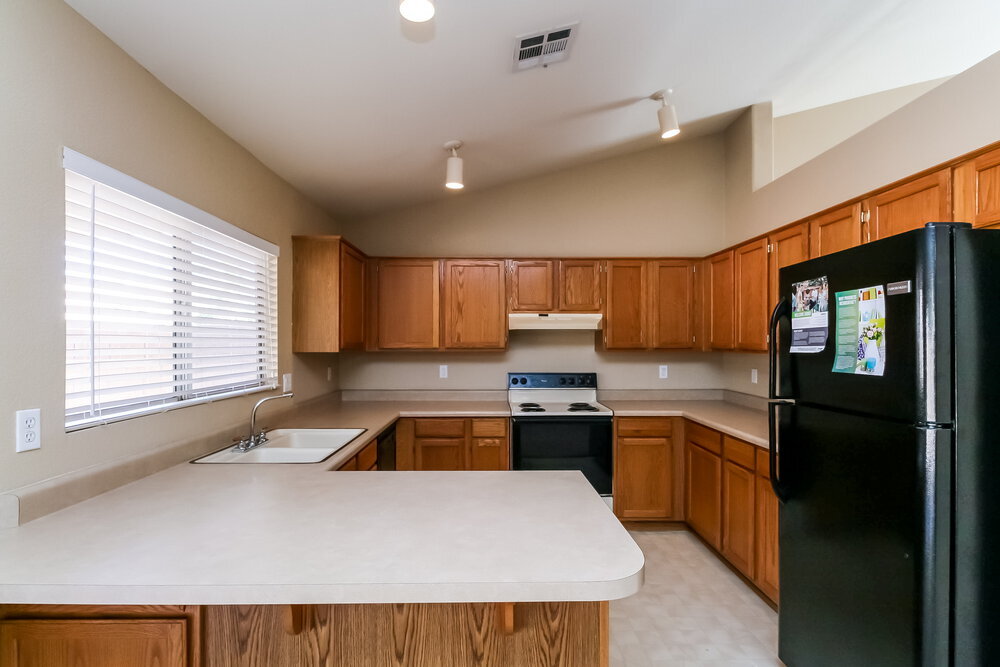 Building Photo - 1370 W Gary Dr