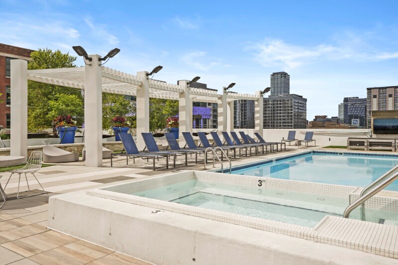 Building Photo - 209 S Halsted St