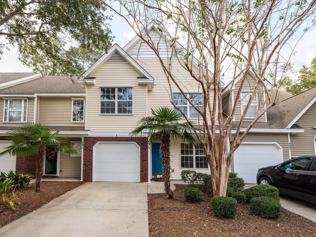 Building Photo - Comfort, Convenience, and Community Living...