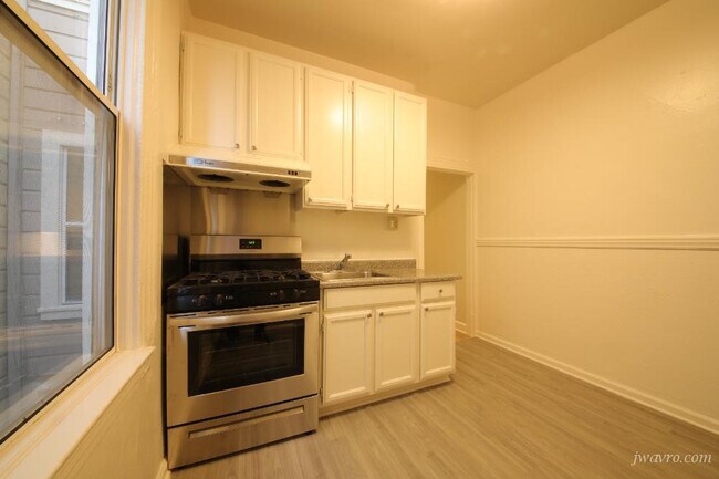 Building Photo - 1055 Fell St