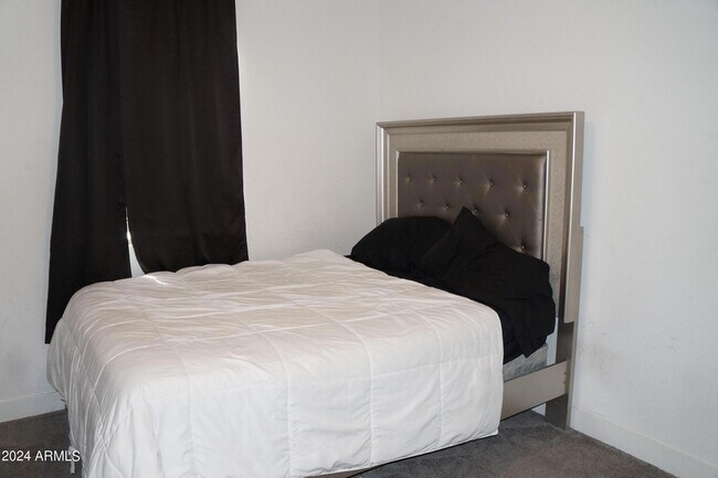 Building Photo - 10864 W Marshall Ave