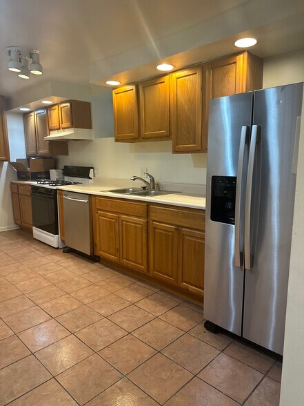 Building Photo - 4422 S Saint Lawrence Ave