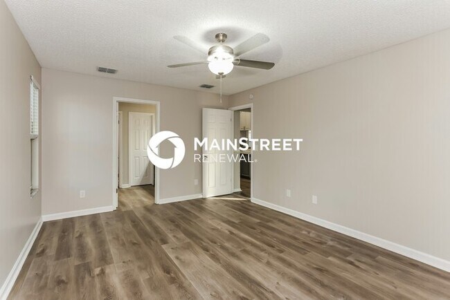 Building Photo - 3 Bedroom Pet-Friendly Home in MIDDLEBURG, FL with Main Street Renewal