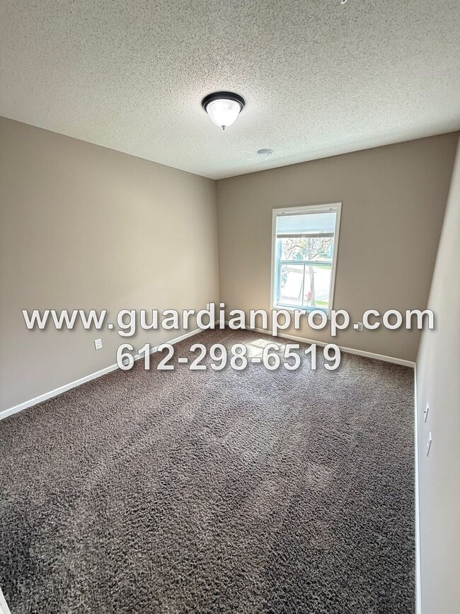 Building Photo - Luxury Townhouse Available Now, Lower Family Room w/Walkout, Balcony, 4 Baths, Large Primary