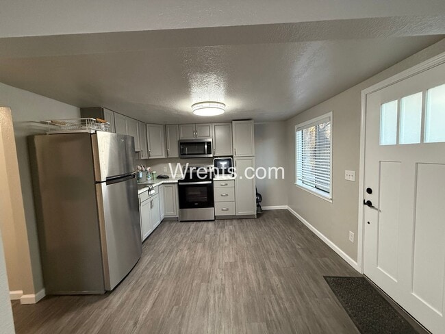 Building Photo - 6319-6321 N Stevens St