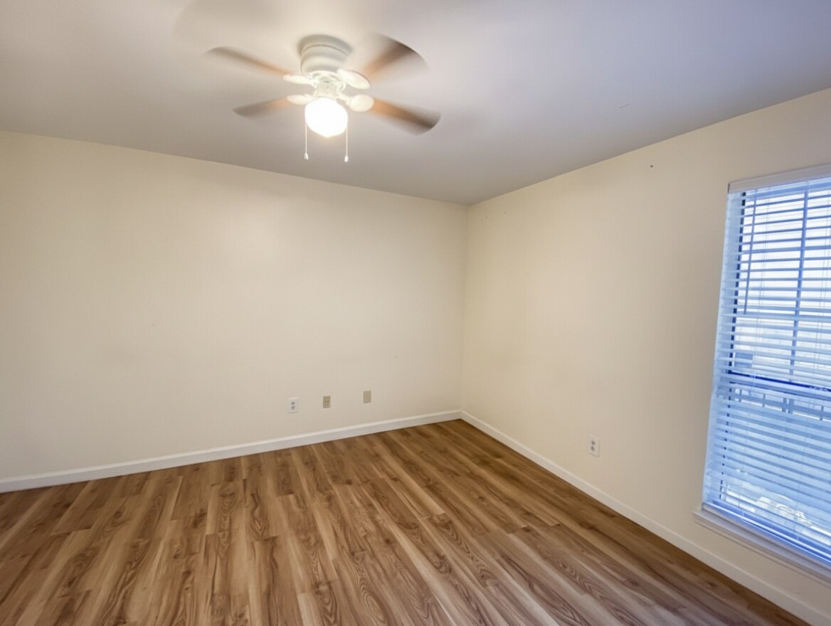 Building Photo - 635 Granville Ct