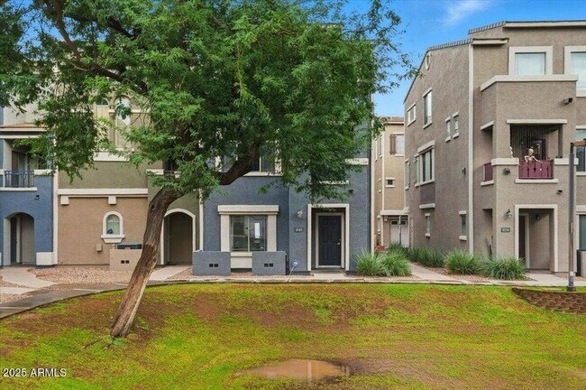 Building Photo - 2401 E Rio Salado Pkwy
