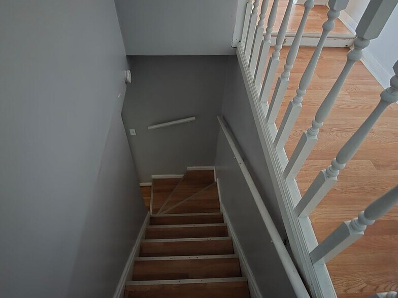 Building Photo - 10860 Duprey St