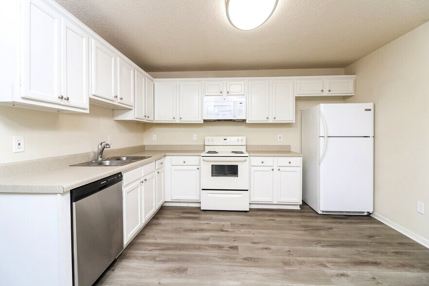 Building Photo - 67 Middlebrook Dr