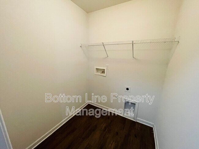 Building Photo - 5316 Park Brook Dr