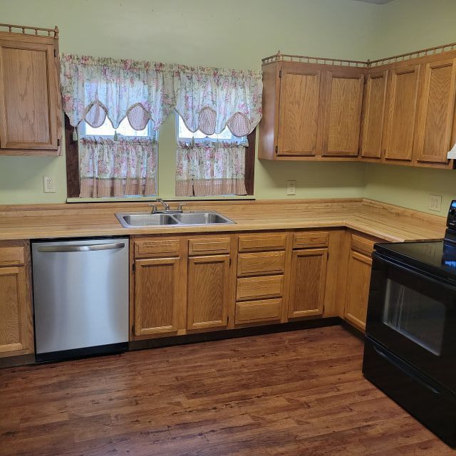 Building Photo - 211 E Main St