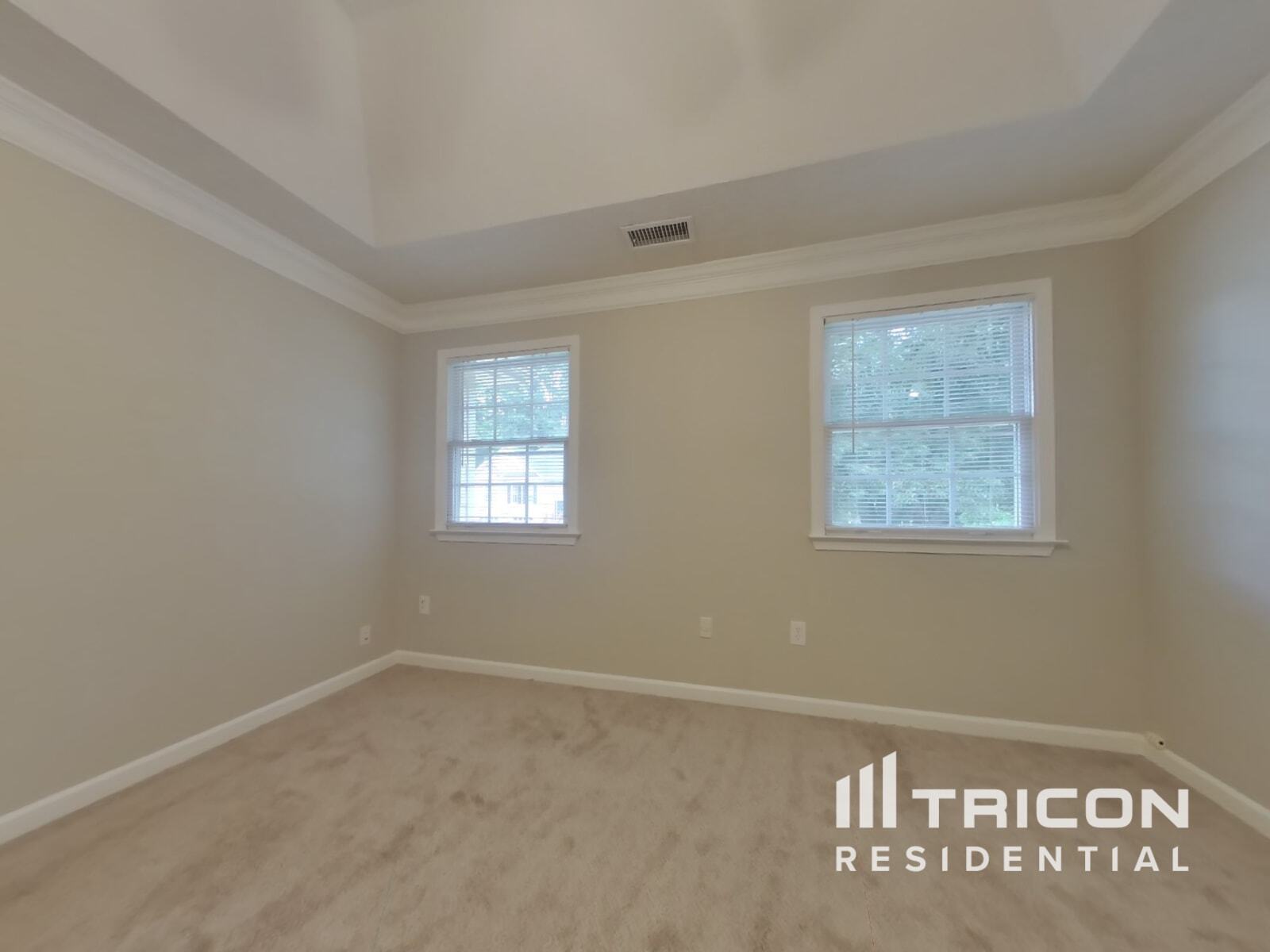 Building Photo - 3080 Kings Dr