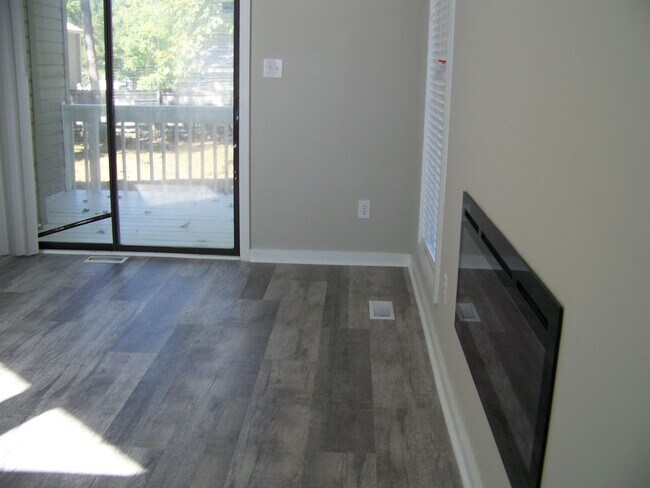 Building Photo - WATERS EDGE