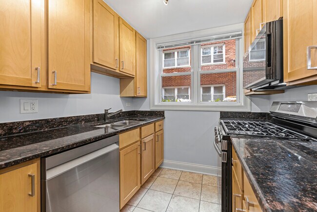 Building Photo - 2624 W Catalpa Ave