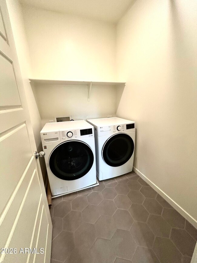 Building Photo - 2215 W Harmont Dr