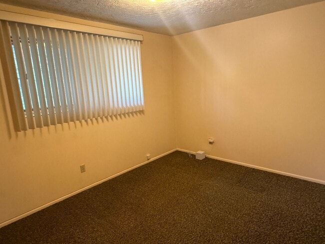 Building Photo - 916 S 6800 E