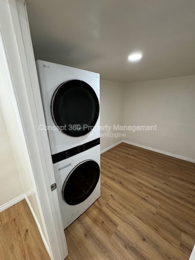 Building Photo - 5762 Cedar Ave