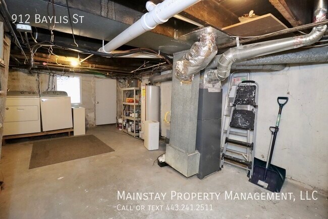 Building Photo - 2 Bedroom Rowhome w/ Rooftop Deck!