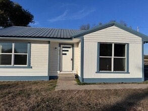 Building Photo - 368 Dewey St