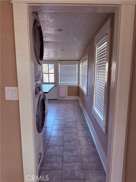 Building Photo - 119 N Cullen Ave