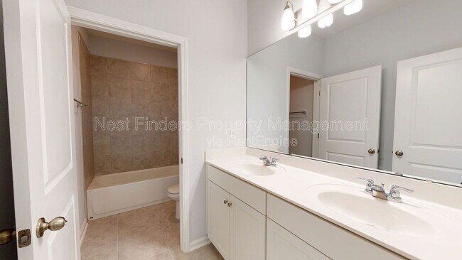 Building Photo - 443 Watervale Dr
