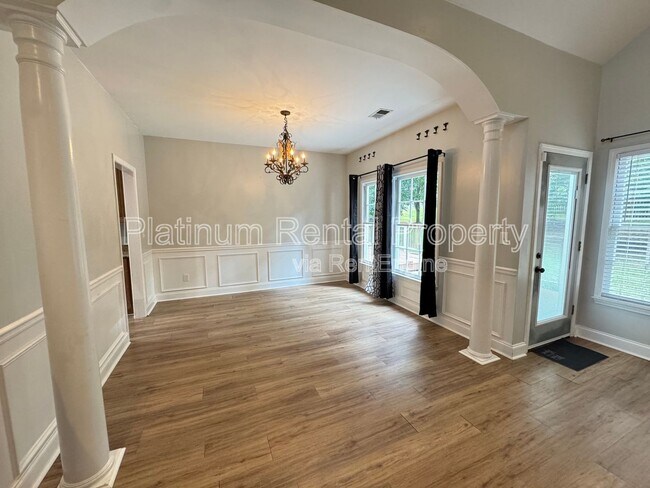 Building Photo - 1702 Stonegate Way SW