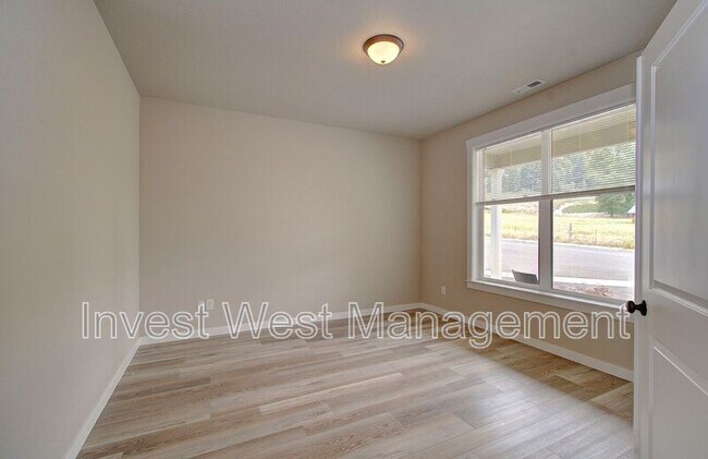 Building Photo - 1651 52nd Ct