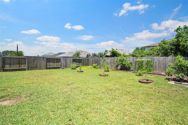 Building Photo - 12730 Pelican Bay Dr