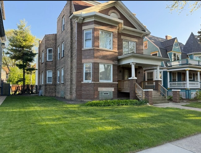 Primary Photo - 5935 W Race Ave