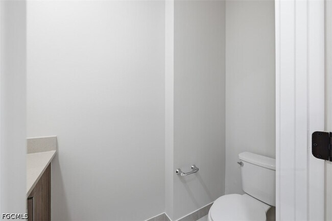 Building Photo - 5069 Penella Ave