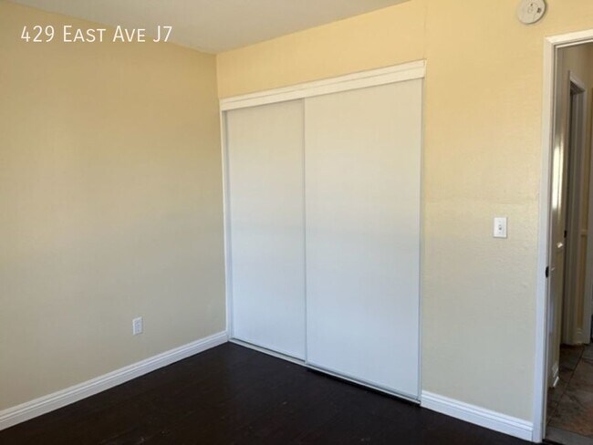 Building Photo - 429 East Ave J7-