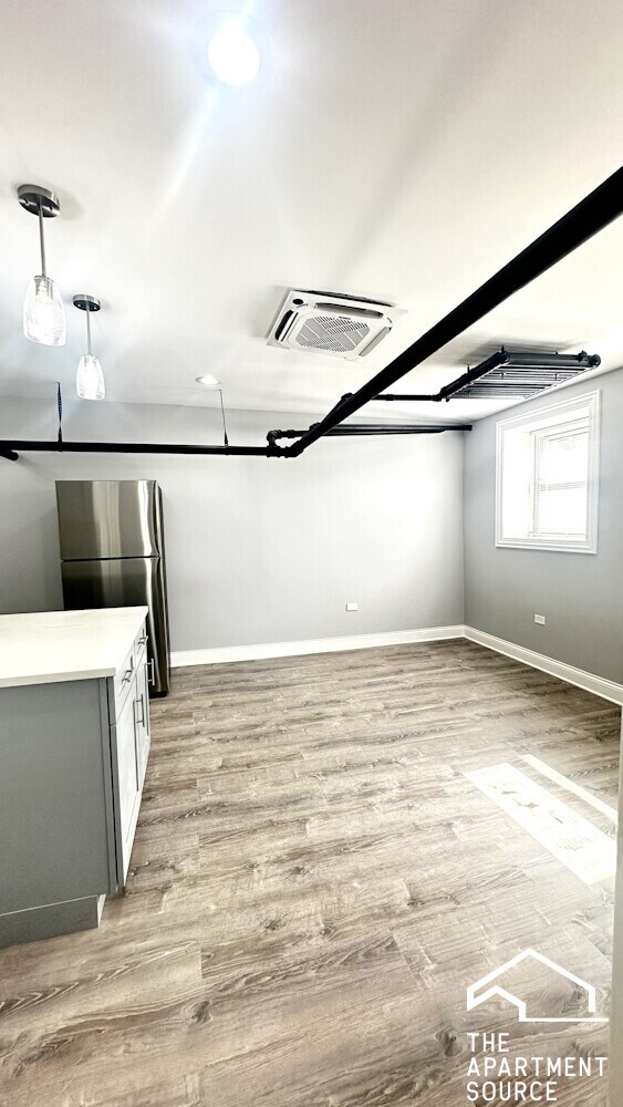 Building Photo - 1224 W Rosemont Ave