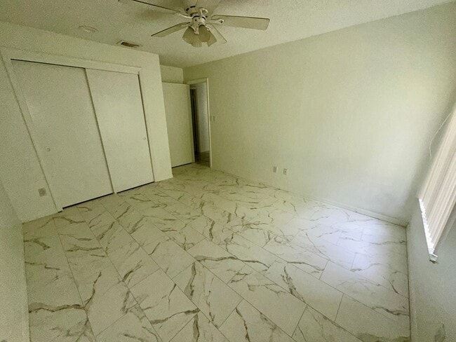 Building Photo - Huge 4/3 home in Lake Mary
