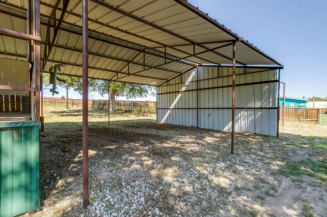 Building Photo - Country Living with Several Acres of Pastu...