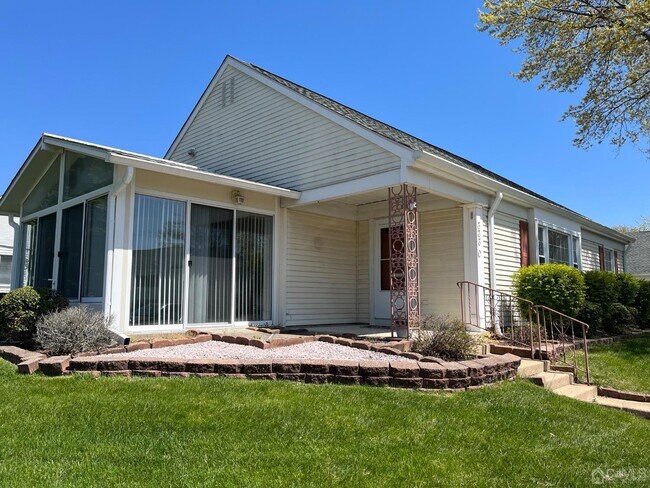 Building Photo - 333N Newport Way