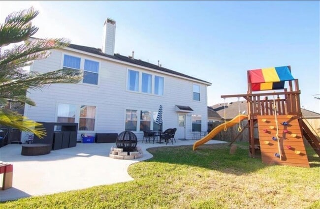 Building Photo - 2727 Troy Dr
