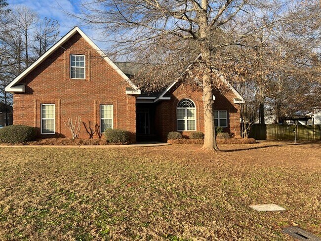 Primary Photo - Southern Comfort & Style: Discover This Be...
