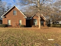 Building Photo - Southern Comfort & Style: Discover This Be...