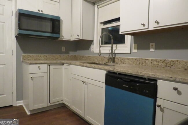 Building Photo - 1105 Hampton Rd