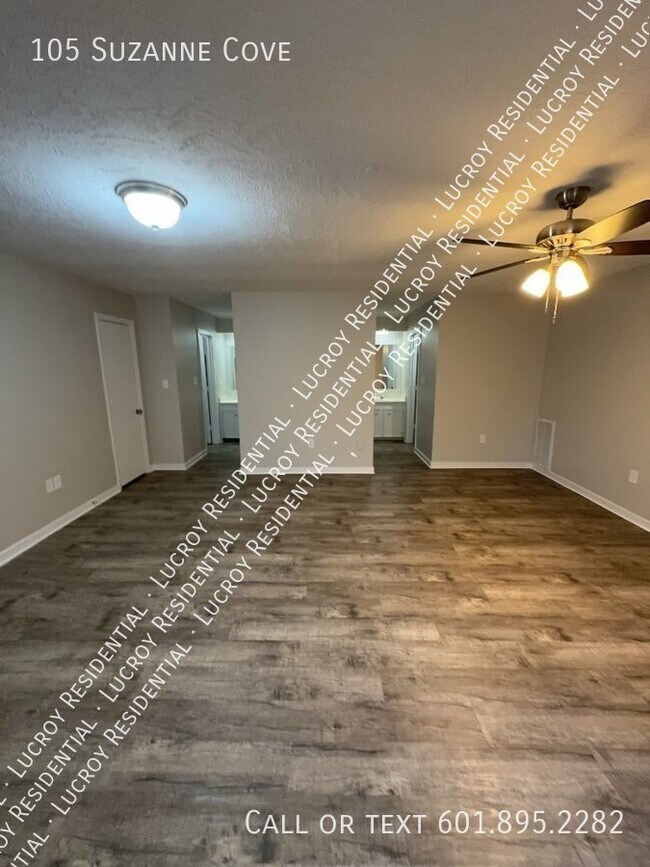 Building Photo - Updated 4-Bedroom Duplex with Fireplace in...